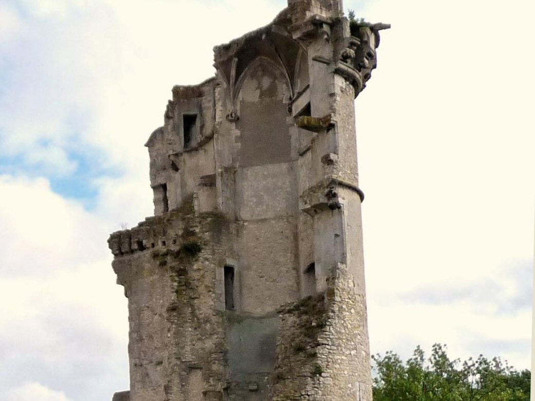 chateau de Mehun sur Yèvre, musée ouvert au public chateau de Mehun sur Yèvre, musée ouvert au public